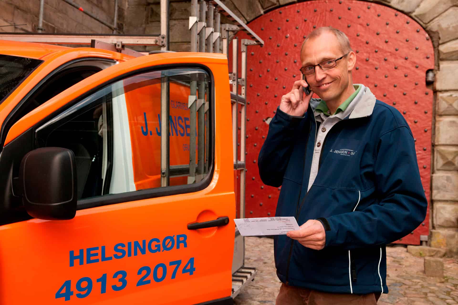 Glarmester ved firmabil